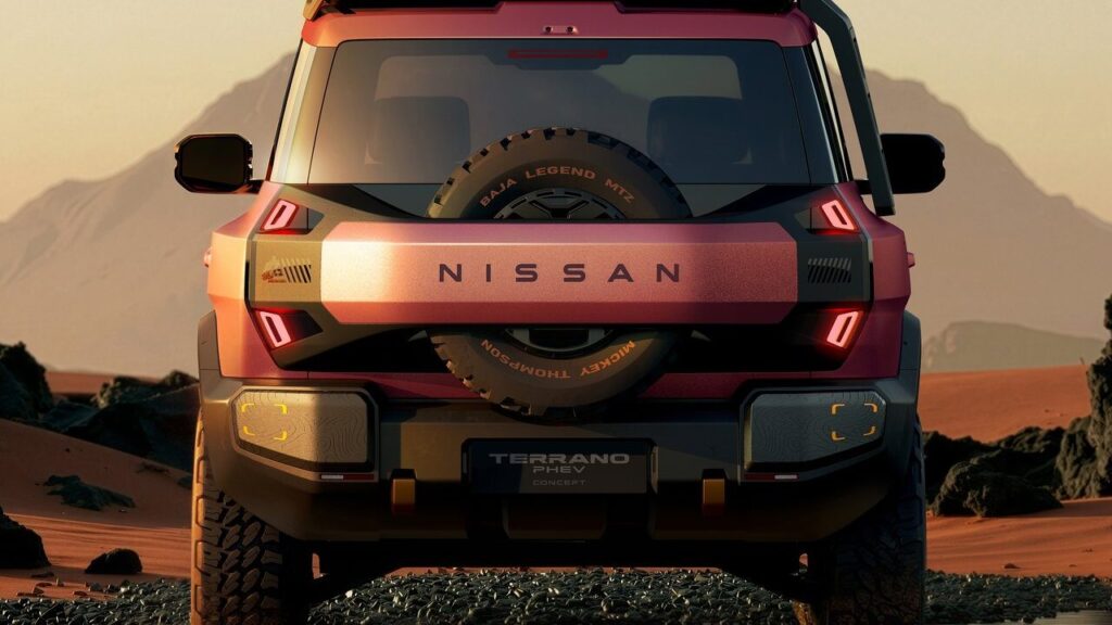 Detalhe traseiro do Nissan Terrano PHEV Concept com estepe externo e linha de teto vertical