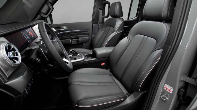 Detalhe do GWM Tank 300 PHEV flex destacando grade frontal e faróis