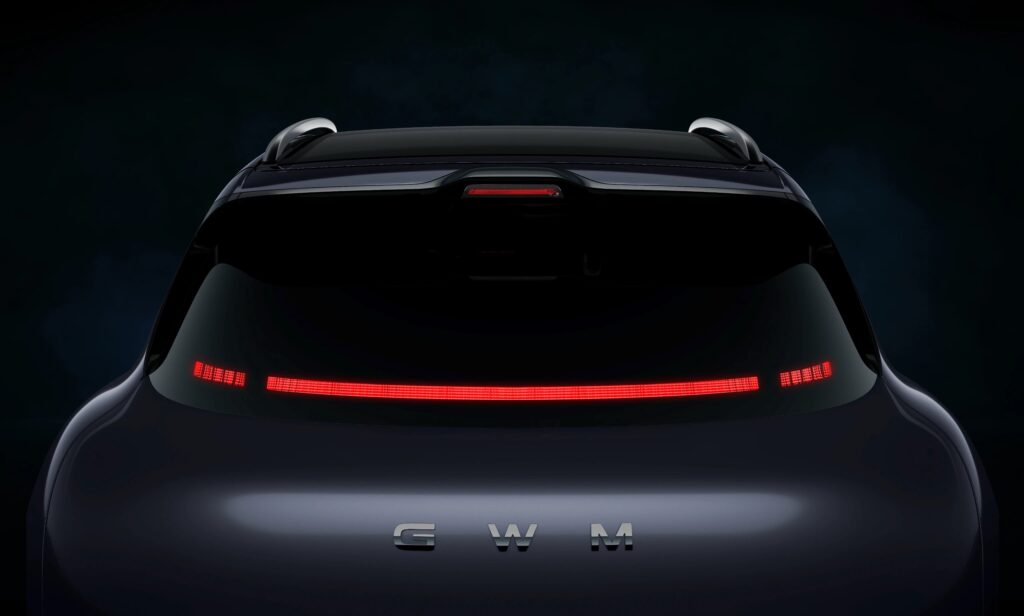 GWM Ora 05 em vista lateral mostrando linhas e proporções do SUV compacto