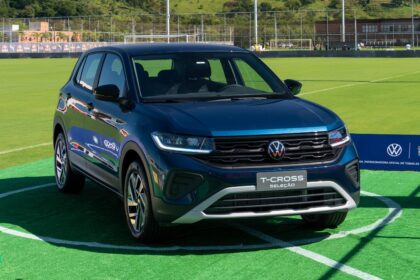Novo T-Cross Seleção 2026 visto de frente, destacando a grade dianteira e os faróis full LED
