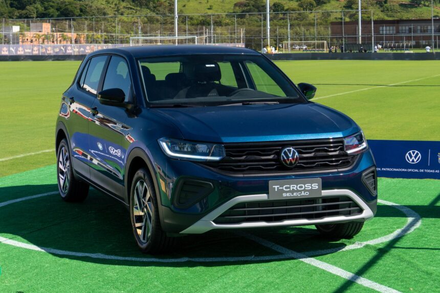 Novo T-Cross Seleção 2026 visto de frente, destacando a grade dianteira e os faróis full LED