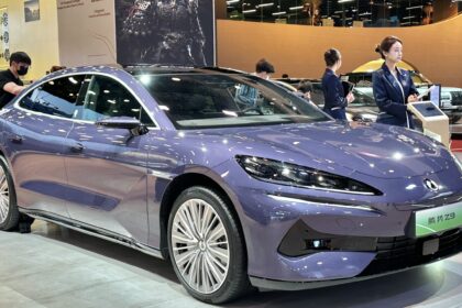 Denza Z9 GT, irmão do Denza Z conversível, em vista frontal