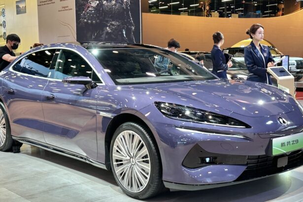 Denza Z9 GT, irmão do Denza Z conversível, em vista frontal