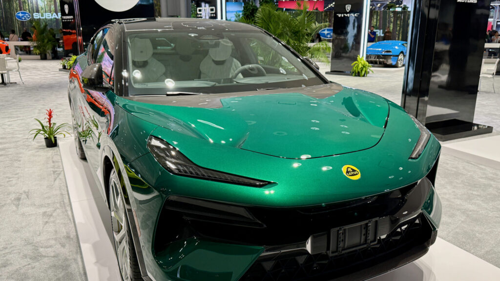 Lotus Eletre 2025 — SUV elétrico de luxo com 600+ cv