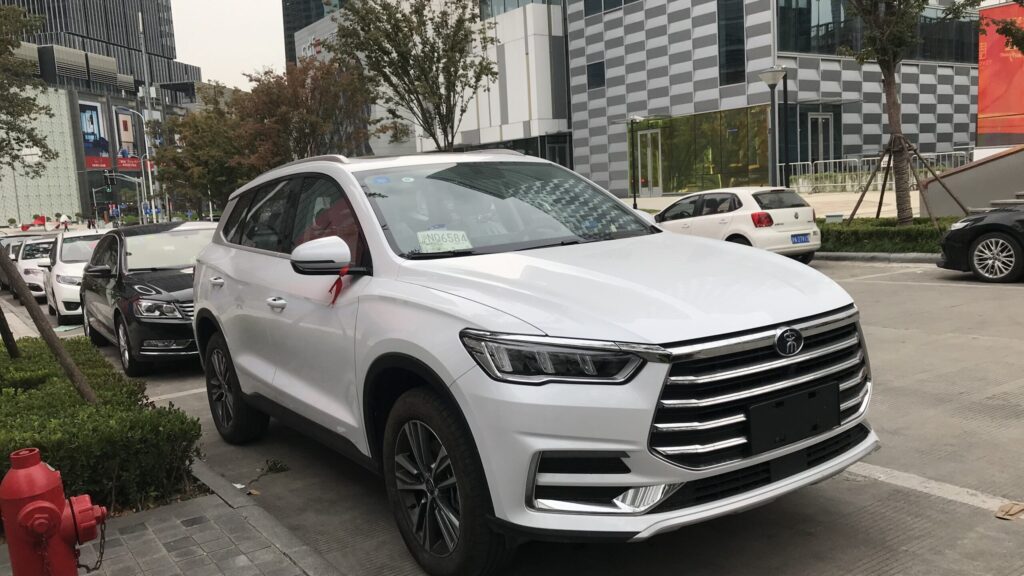 BYD Song Pro DM-i 2024 detalhe traseiro do SUV híbrido plug-in chinês