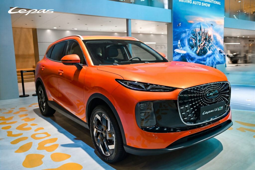 Lepas L6 PHEV — versão híbrida plug-in que chega ao Brasil em 2026