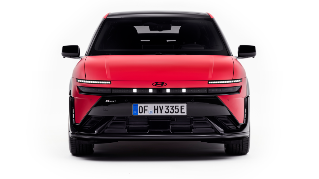 Hyundai Ioniq 3 perfil traseiro com spoiler integrado design Aero Hatch