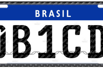 Placa Mercosul brasileira em close com formato AAA0A00