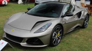 Lotus Emira 2022 — esportivo de motor central que chega ao Brasil em 2026