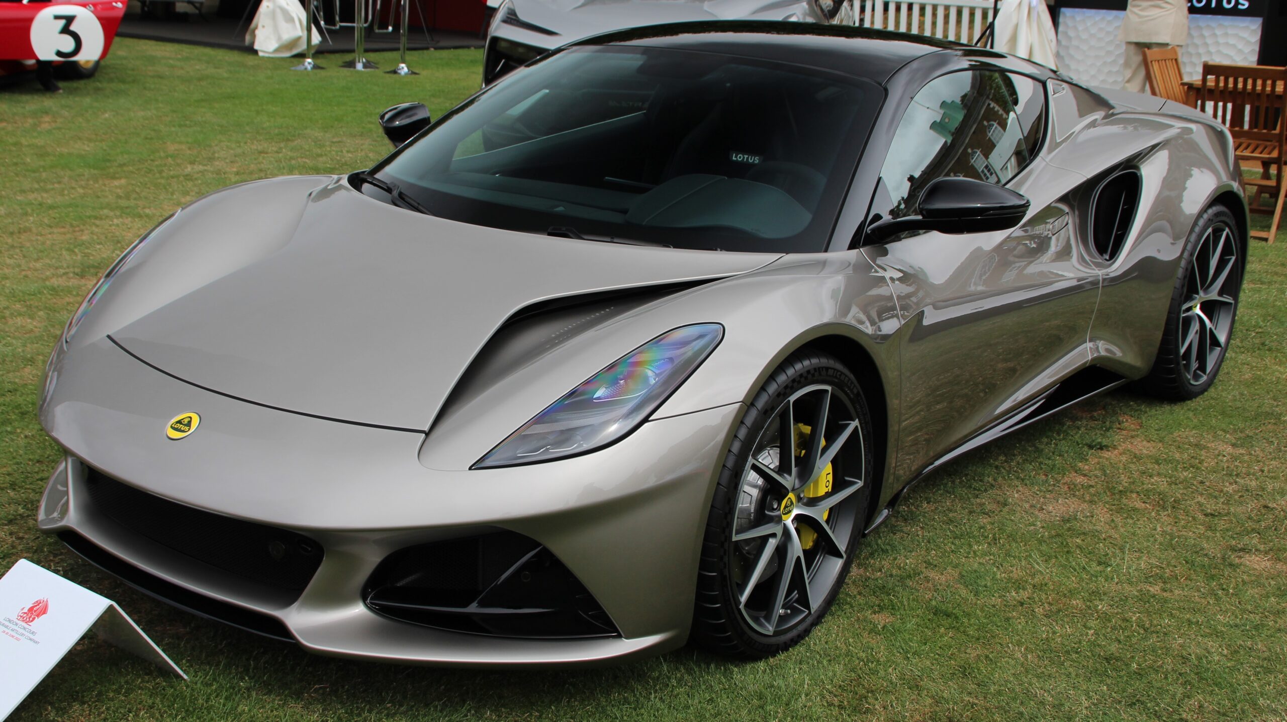Lotus chega ao Brasil em 2026 com Emira, Eletre, Emeya e Evija — preços a partir de R$ 900 mil