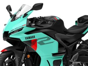 Yamaha R25 2026 em pintura Tech White, vista frontal 3/4 com carenagem esportiva e farol duplo