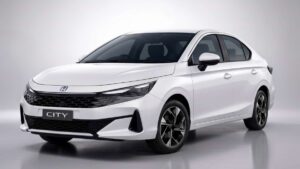 Vale esperar? Honda City 2026 muda frente e central Honda City reestilizado na Índia em foto frontal horizontal, mostrando faróis afilados em LED, faixa iluminada e nova grade