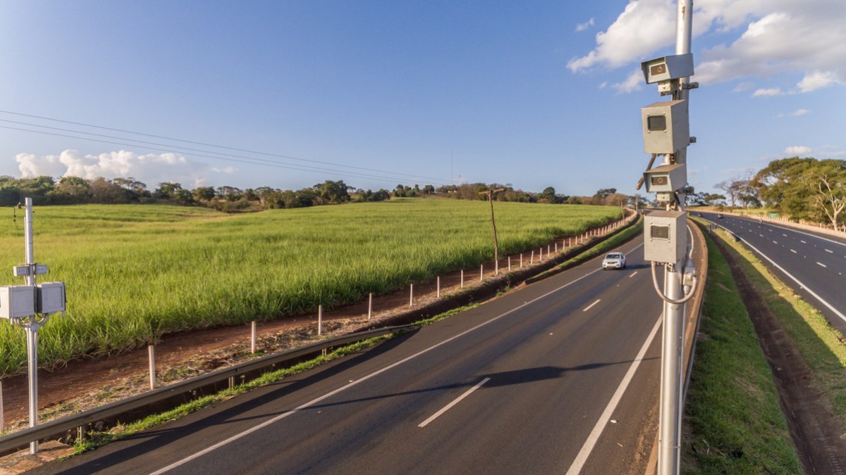 Nas rodovias de MG, 210 radares inteligentes leem placas