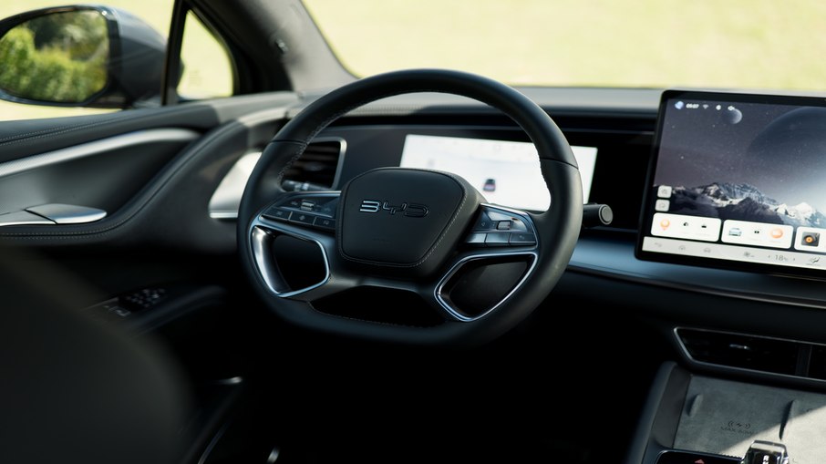 BYD Sealion 7: SUV elétrico estreia na rede da marca Interior do BYD Sealion 7