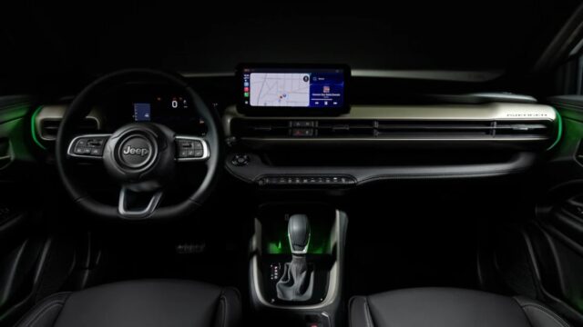 Jeep Avenger: Cabine revela aposta no Brasil