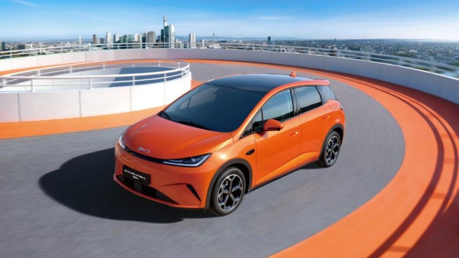 BYD Dolphin G foi apresentado e poderá rodar até 1.000 km com um tanque