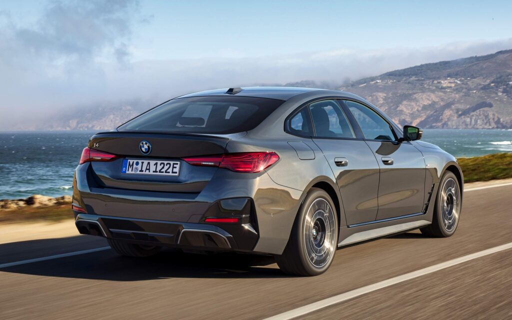 BMW i4 sedan elétrico premium
