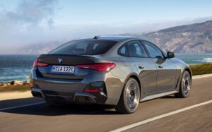 BMW i4 sedan elétrico premium