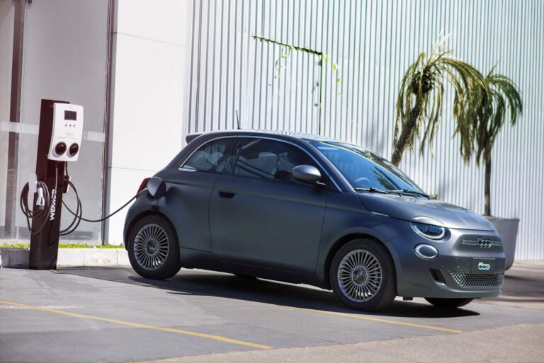 Fiat 500e hatch urbano elétrico Cinquecento