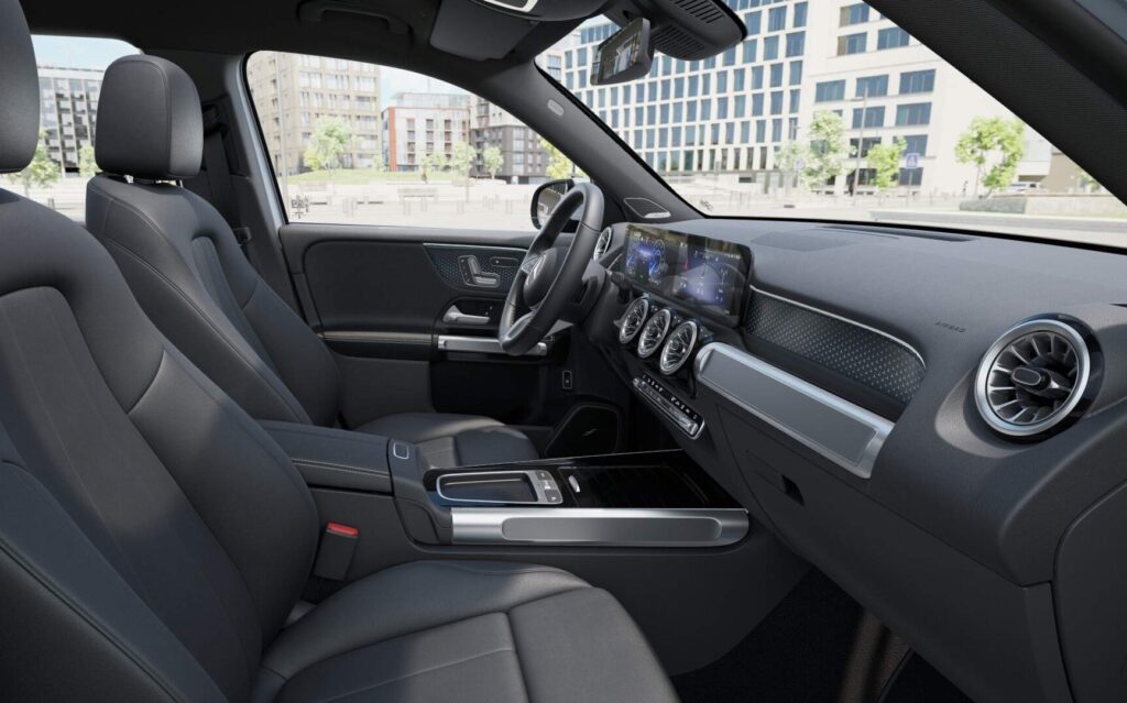 Mercedes-Benz EQB 250+ SUV compacto elétrico