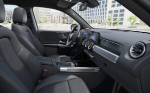 Mercedes-Benz EQB 250+ SUV compacto elétrico