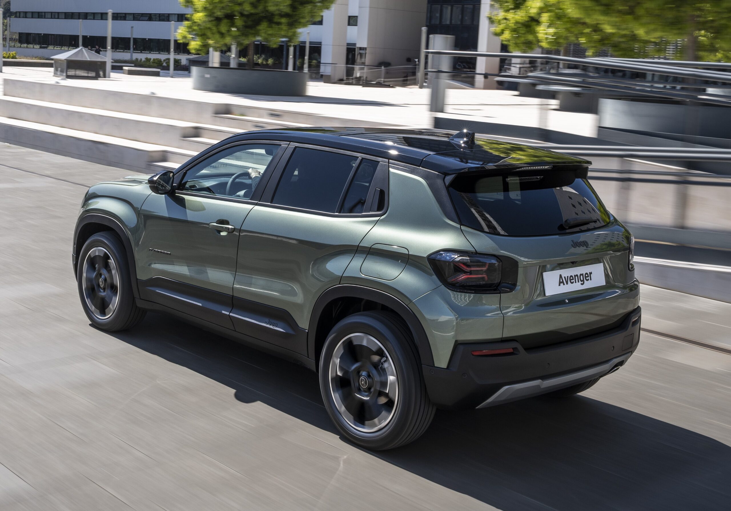 Novo Jeep Renegade híbrido vai baixar o preço? Jeep Avenger 2027