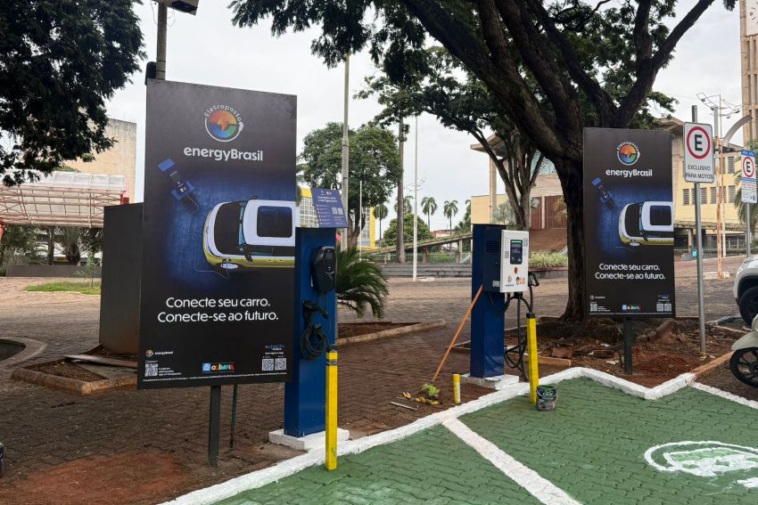 Olímpia entra no mapa do turismo elétrico Carregadores disponíveis na praça Rui Barbosa, em Olímpia (SP).
