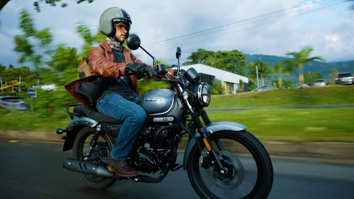Suzuki GN 160: 162 cc e 14 cv sem vinda ao Brasil Suzuki GN 160 — divulgação