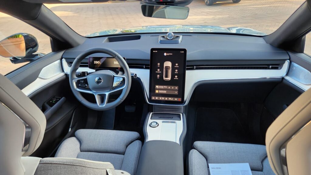 Volvo EX90 SUV grande elétrico 7 lugares