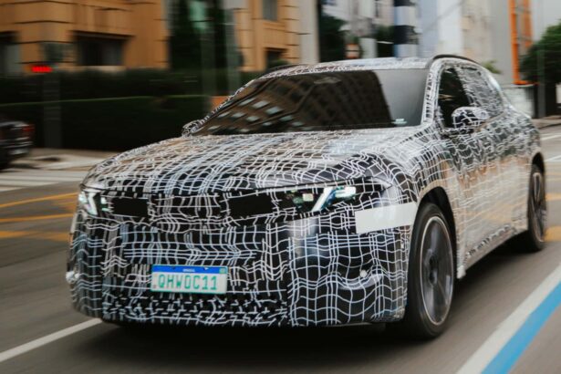 BMW encerra vendas do i5 e do iX no Brasil antes da estreia do iX3: Veículos Elétricos