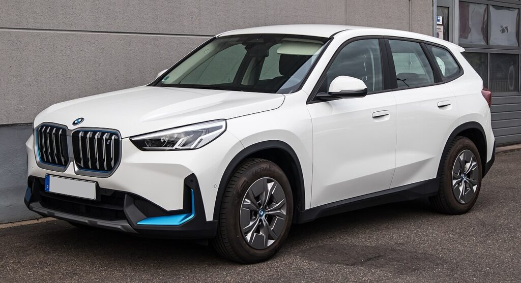 BMW iX1 xDrive30 — foto oficial