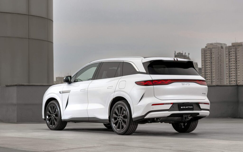 BYD Atto 8 SUV híbrido plug-in 7 lugares AWD