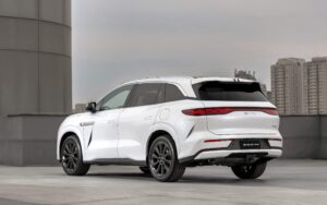 BYD Atto 8 SUV híbrido plug-in 7 lugares AWD