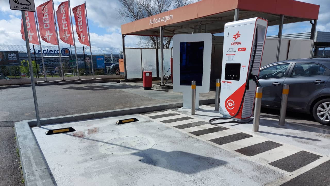 Brasil ganha recarga pública de 480 kW em Porto Alegre