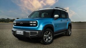 Crédito para taxistas e apps abre compra de carro novo fila de carros compactos e sedãs em concessionária no Brasil, vista horizontal, com modelos usados por táxi e aplicativo