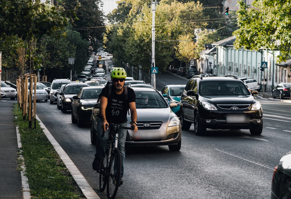 Fechar ciclista após ultrapassagem pode virar multa grave