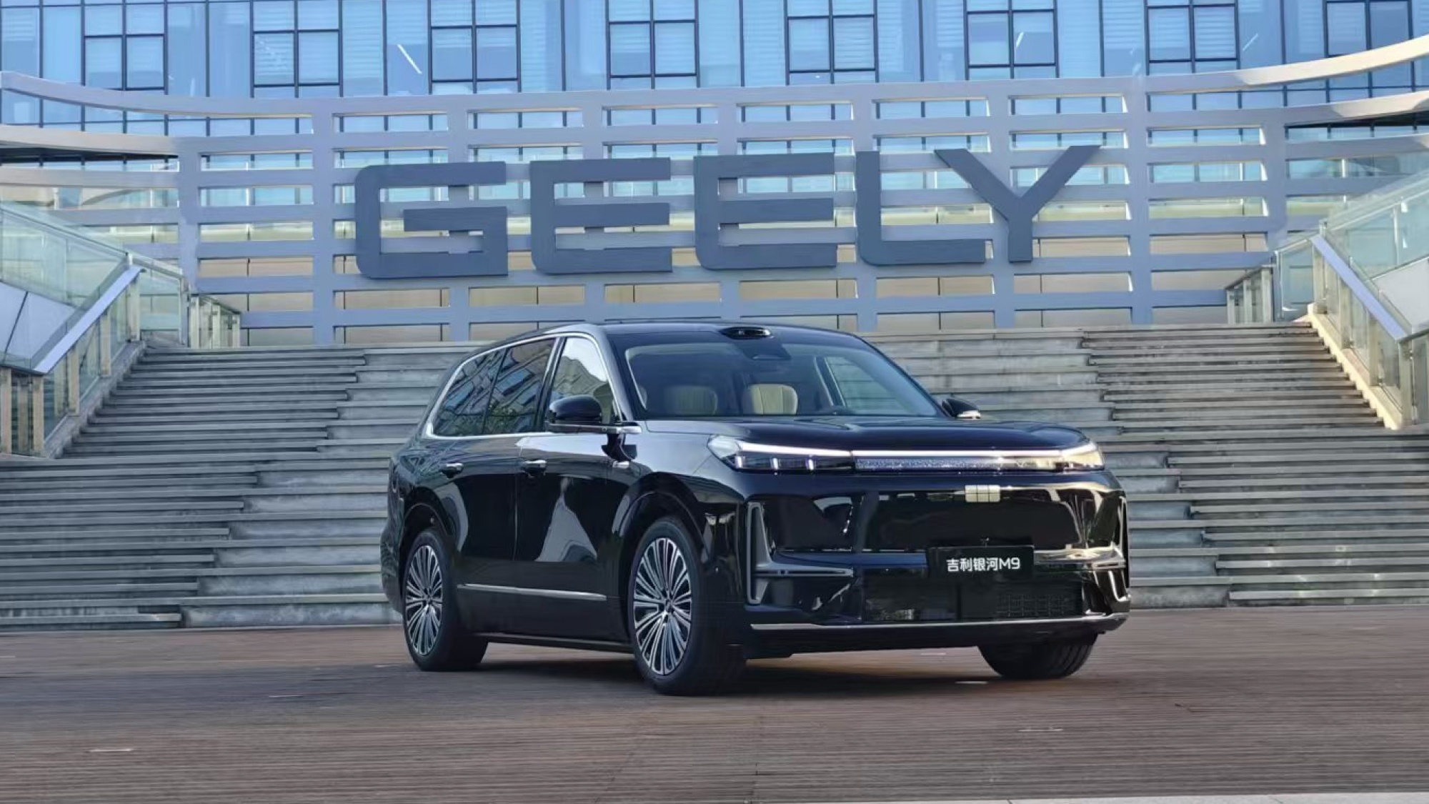 Geely i-HEV usa IA e anuncia 45 km/l Geely i-HEV usa IA e anuncia 45 km/l