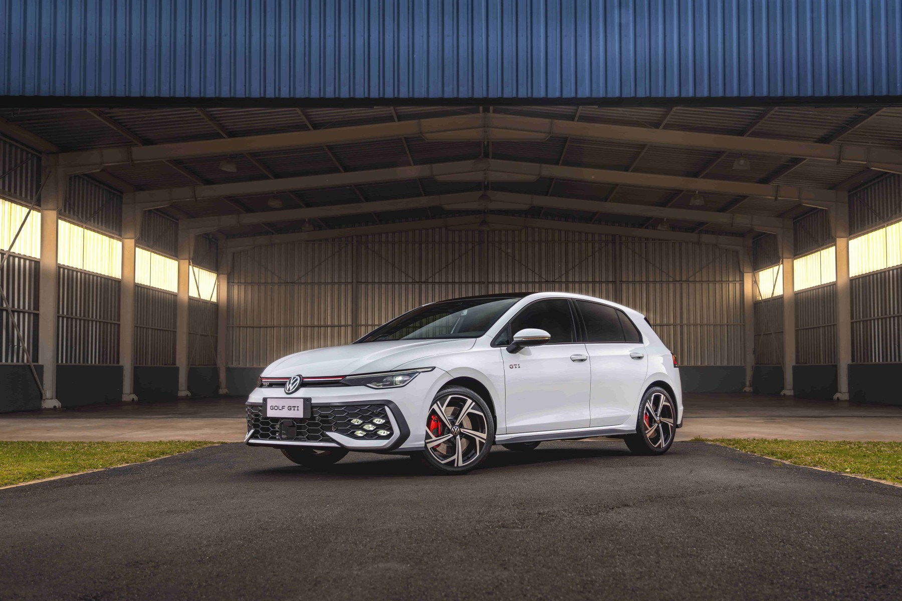 Crédito para app e táxi abre com prazo de 72 meses Volkswagen abre novo lote do Golf GTI com quatro cores inéditas no Brasil