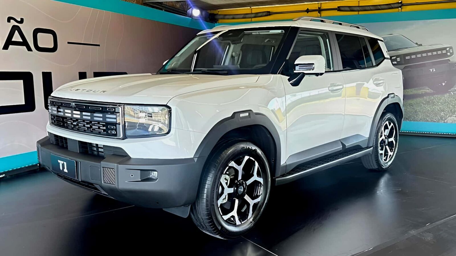 Jetour híbrida emplaca 623 carros e chama atenção no Brasil