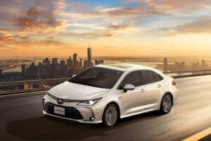 Toyota Corolla Altis Hybrid Premium sedã híbrido flex 2026