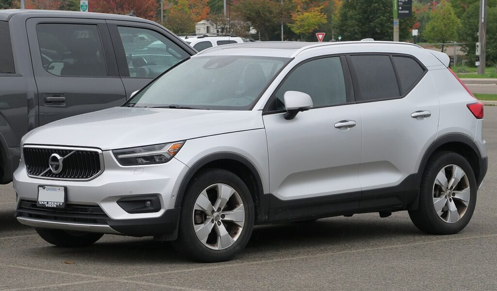 Volvo EX40 Twin Motor — foto oficial