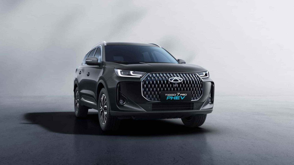 Tiggo 8 PHEV 2027 derruba preço e estreia cabine nova — apresentação