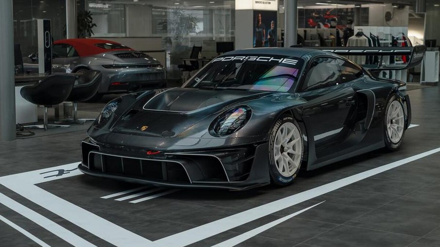Porsche 911 GT3 R Rennsport fica exposto no Porsche Center São Paulo até 6 de junho