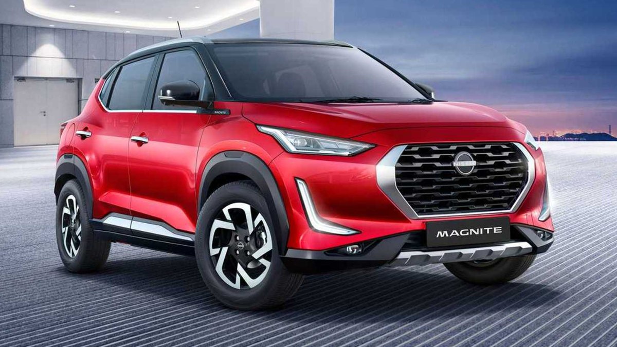 Nissan Magnite reestilizado em foto frontal horizontal, mostrando grade grande e faróis em LED semelhantes ao Nissan Kicks