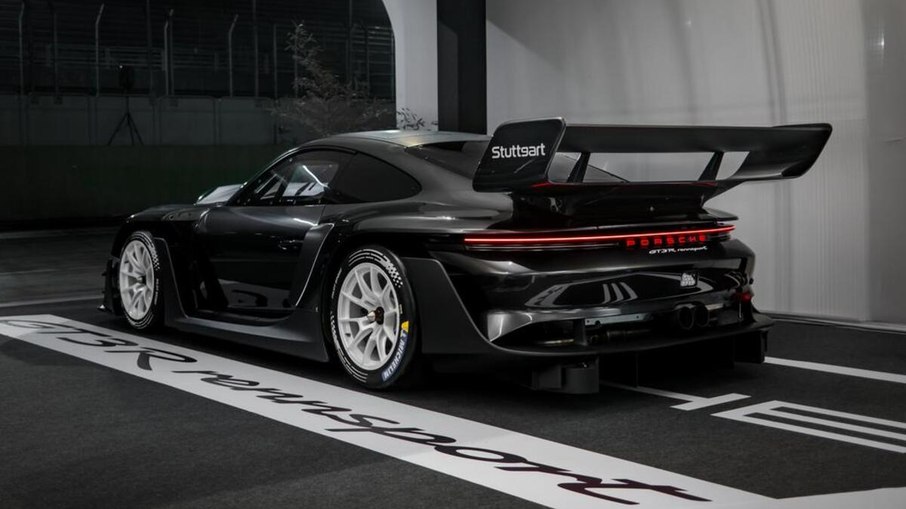 Aerofólio traseiro do 911 GT3 R Rennsport faz referência ao Porsche 935/77 vencedor em Daytona