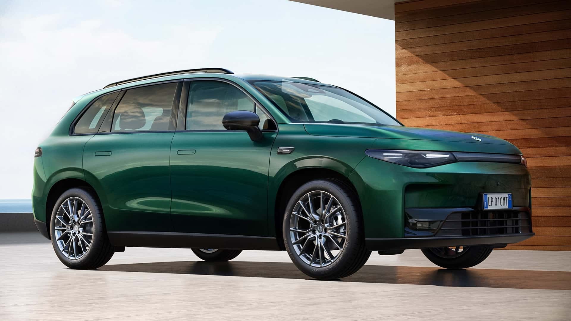 Leapmotor C10 híbrido será o primeiro carro da marca produzido no Brasil