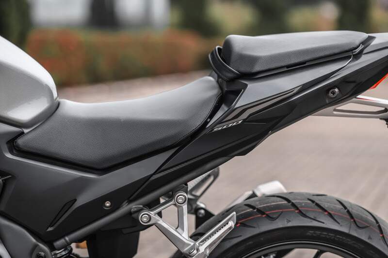 CB 500 Hornet 2027 vale o preço só com cor nova? — vista completa
