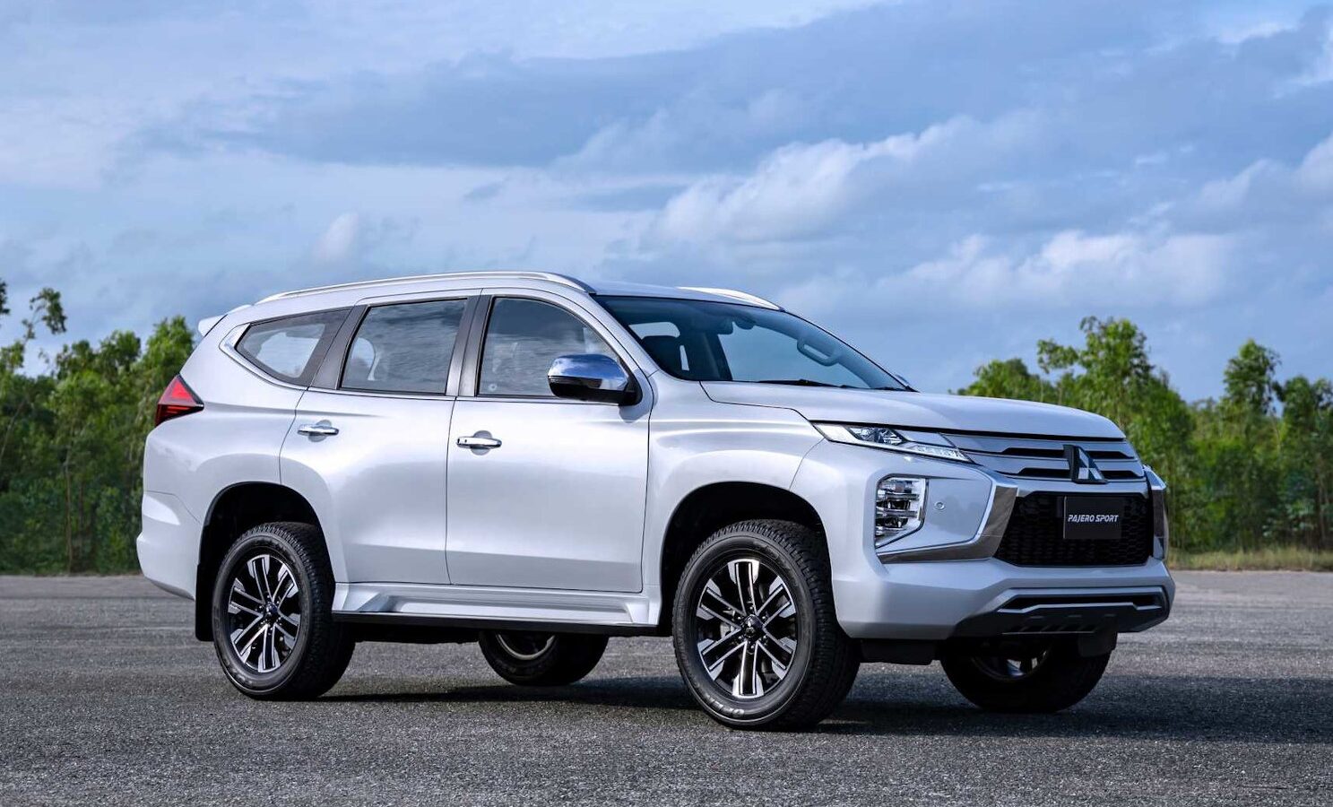 Novo Pajero volta ao radar com 13 lançamentos