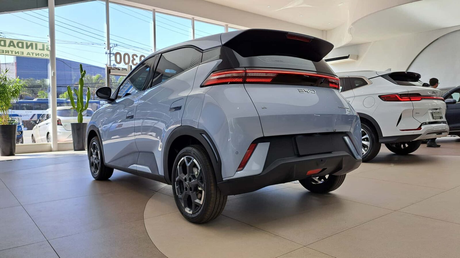 Dolphin Mini baixa preço e encosta nos hatches flex