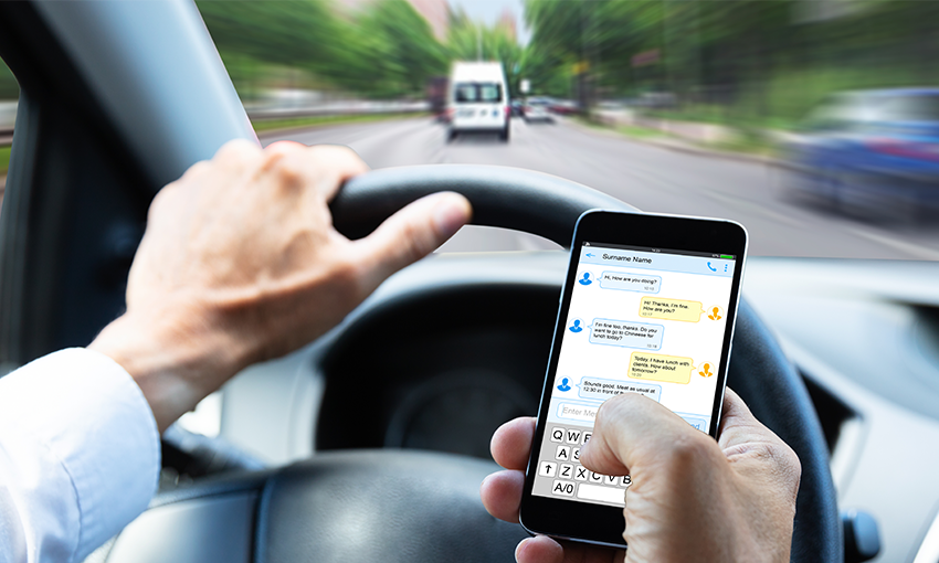 Por que 93% ainda erram sobre celular ao volante Por que 93% ainda erram sobre celular ao volante